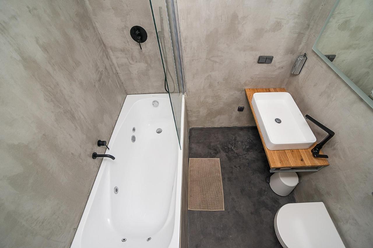 Big 4-Bedroom Flat, Terrace With Great Vitkov View プラハ エクステリア 写真